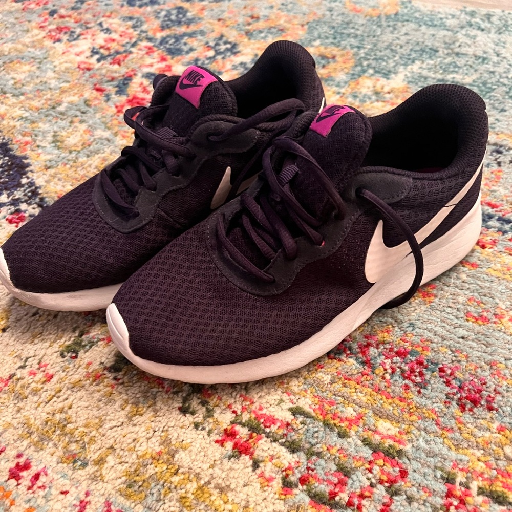 Nike Tanjun Women’s Running Sneakers Shoe Athletic Mesh Lace 812655- 501 Purple